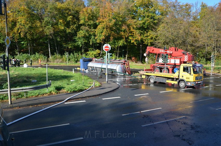 VU Tanklastzug umgestuerzt Huerth Industriestr P364.JPG